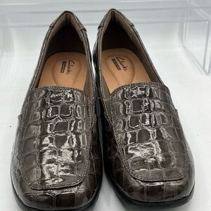 Clarks Crocodile Embossed Gael Loafer Shoes Size 8.5M Womens Brown Stretch Sides